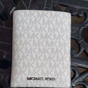 NWT MICHAEL KORS WALLET